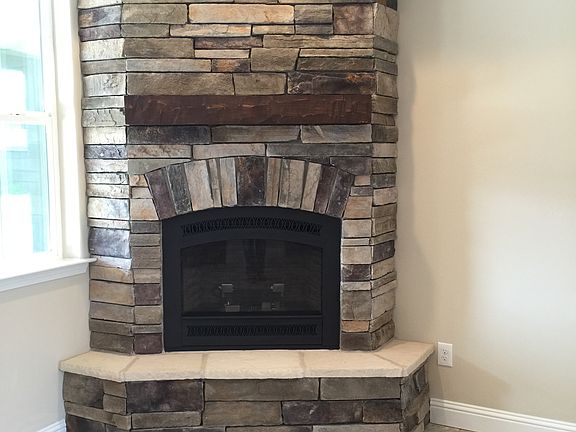 Gas fireplace w/remote