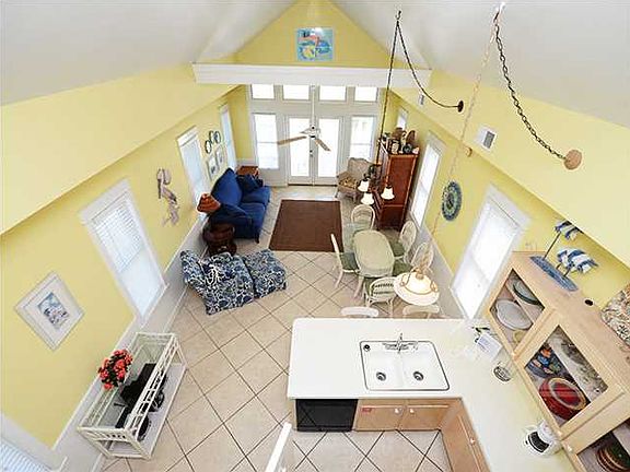 2nd image of 252 E Gorrie Dr