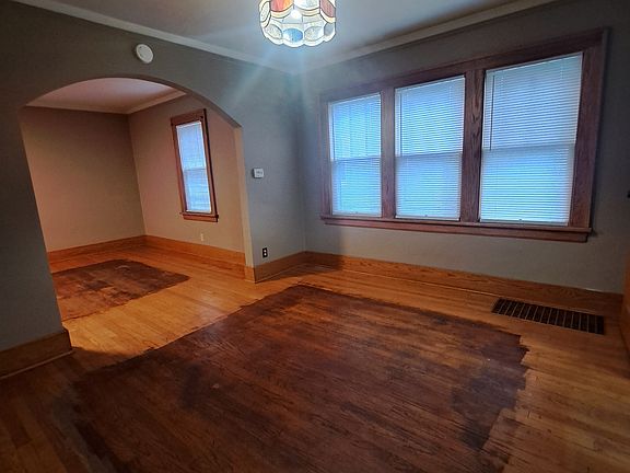 4th image of 1301 College St