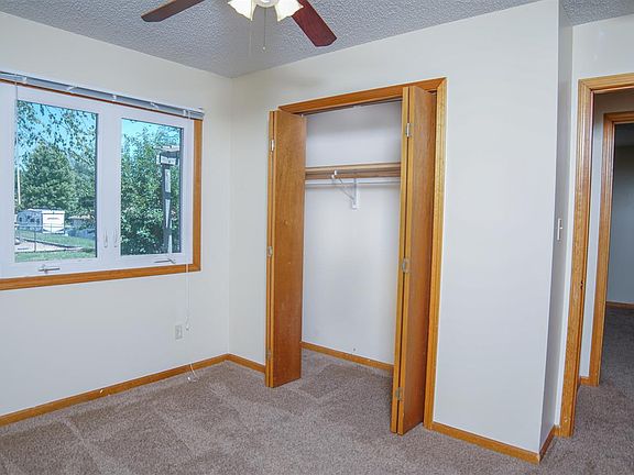 5th image of 325 Clydesdale Cir