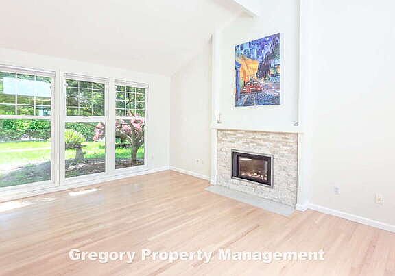 5th image of 11204 NE 58th Pl