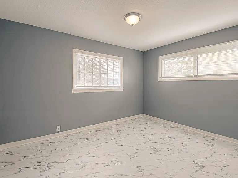 10746 Cambridge Ave — Photo 21