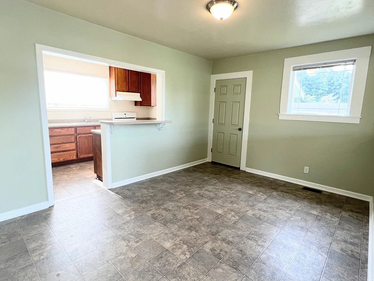 1704 Hodgson St — Photo 4