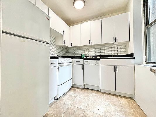 3rd image of 312 E 93rd St APT 2B