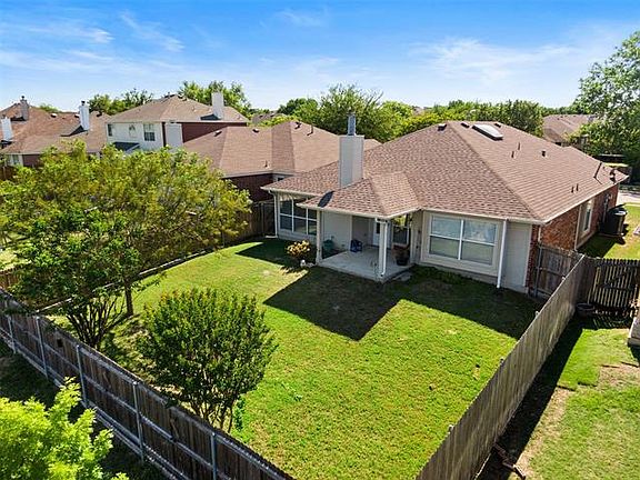 3rd image of 7104 Country Club Dr