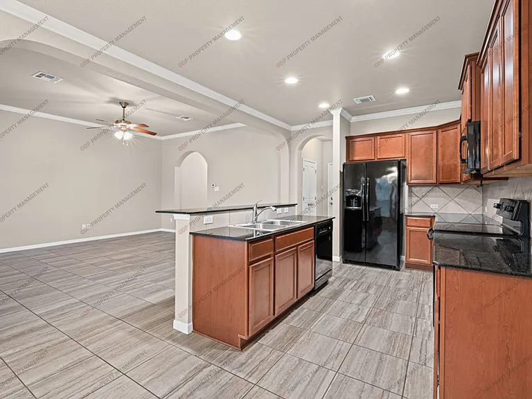 5620 Blackstone Dr — Photo 13