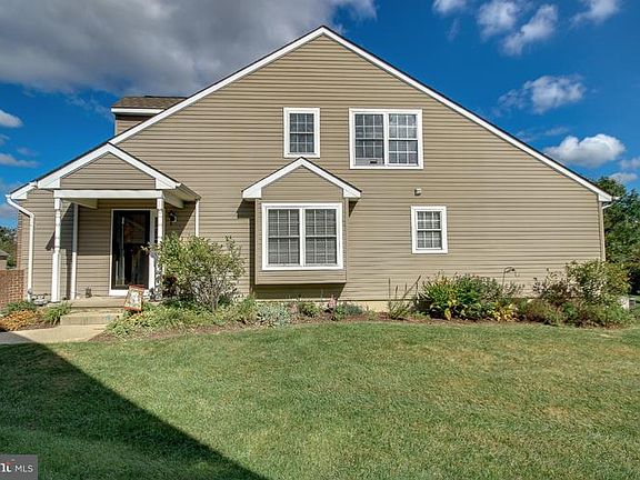3rd image of 437 E Red Lion Dr