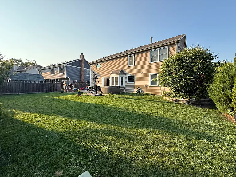 328 Woodside Dr — Photo 2