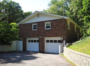 5 Brookland Farms Rd, Poughkeepsie, NY 12601
