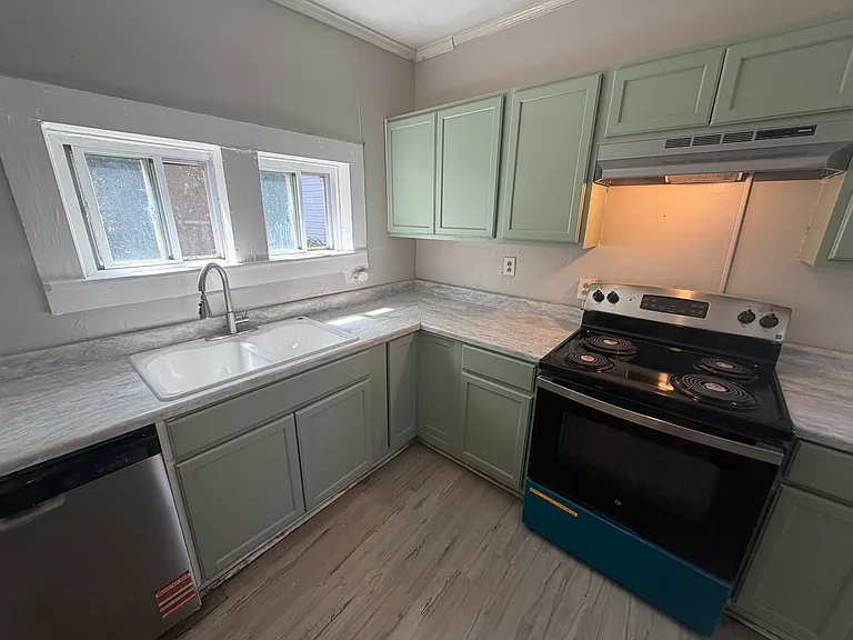 212 Owens St — Photo 2