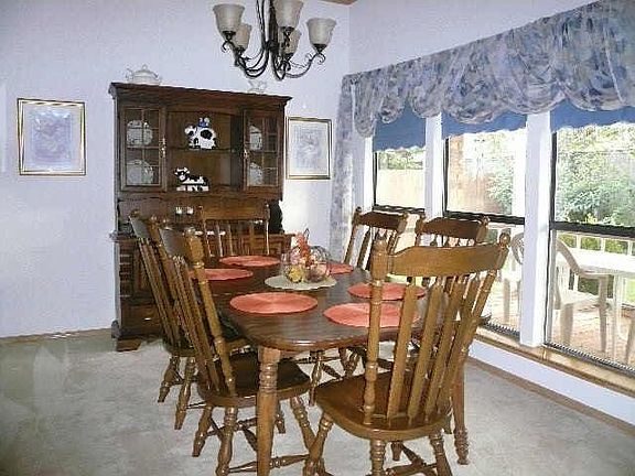 5th image of 650 Meadowcrest Dr