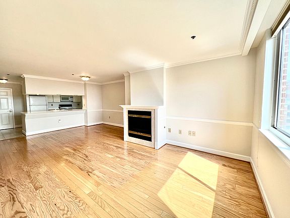 3rd image of 1276 N Wayne St Penthouse 19