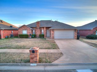 304 SW 40th St, Moore, OK 73160