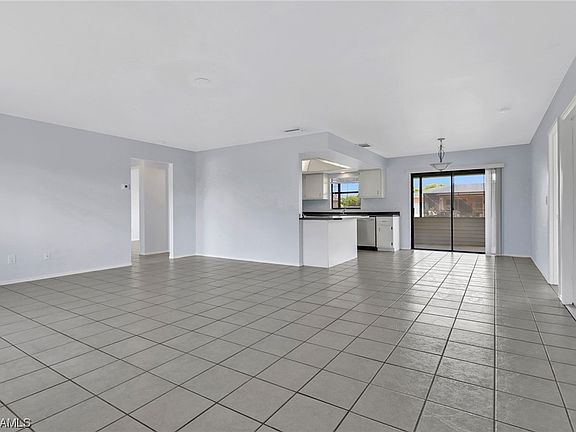 3rd image of 423 SE 8th St