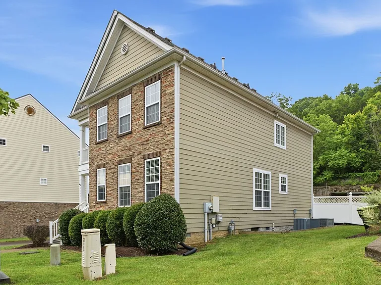 2661 Avery Park Dr — Photo 3