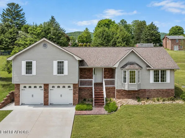 206 Hickory Ln, Jacksboro, TN 37757