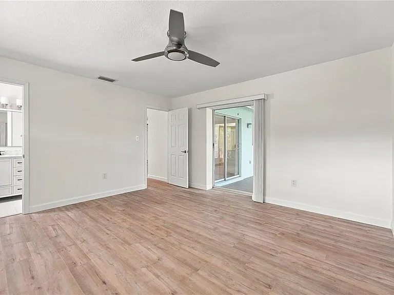 2855 Dueby St — Photo 16