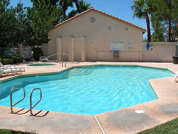 3rd image of 2110 N Los Feliz St #2062