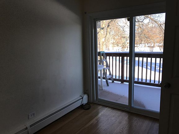 4th image of 734 Dempster St