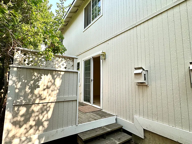 1980 NE Zachary Ct #2 — Photo 20
