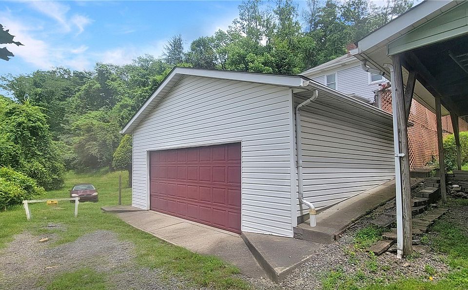 2nd image of 516 Garden Way
