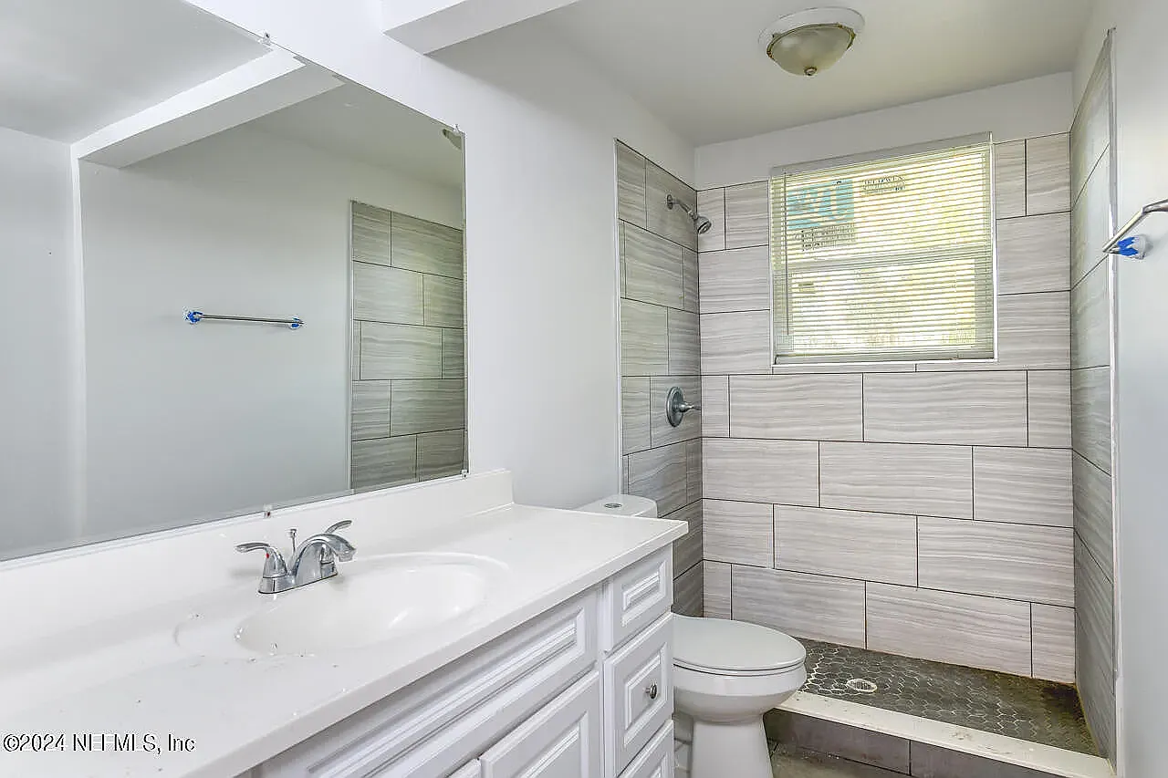 4 bed, 1400 sqft, $1,300 — Photo 2