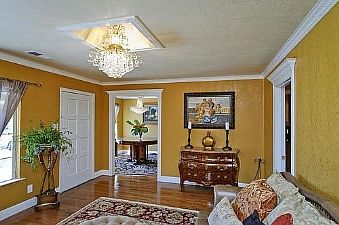 Livingroomdining room :: 558 Scott Avenue
