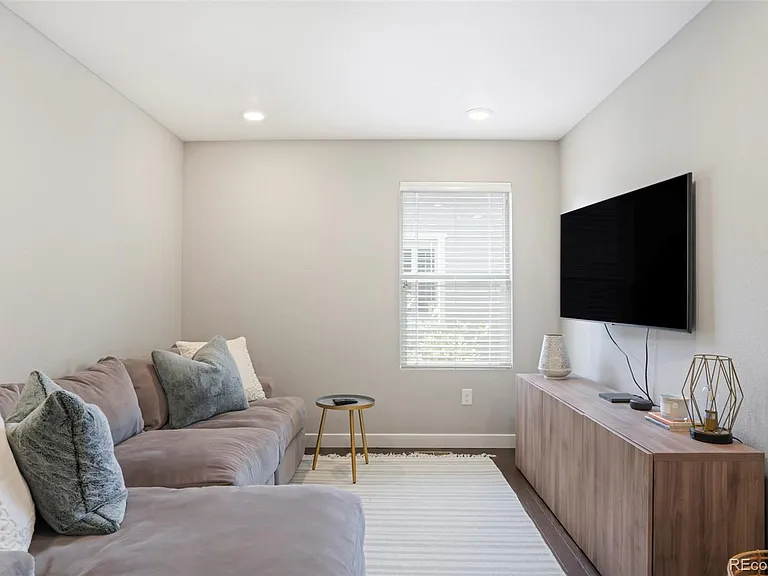 209 W Jamison Ct — Photo 14