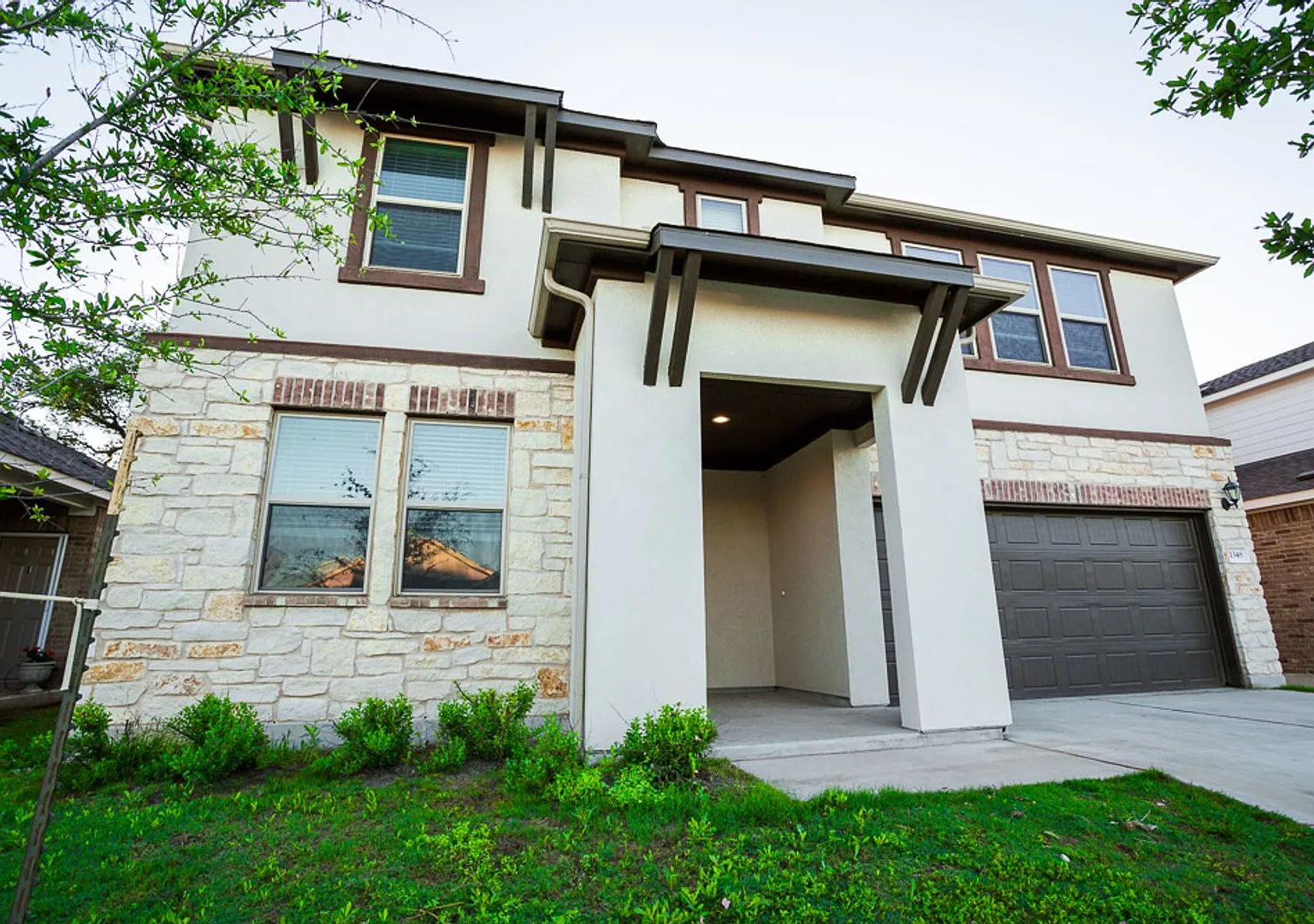 Spacious 5BR/3BA Home in Leander Open Concept, Quartz Kitchen & 2-Car Garage — Photo 1
