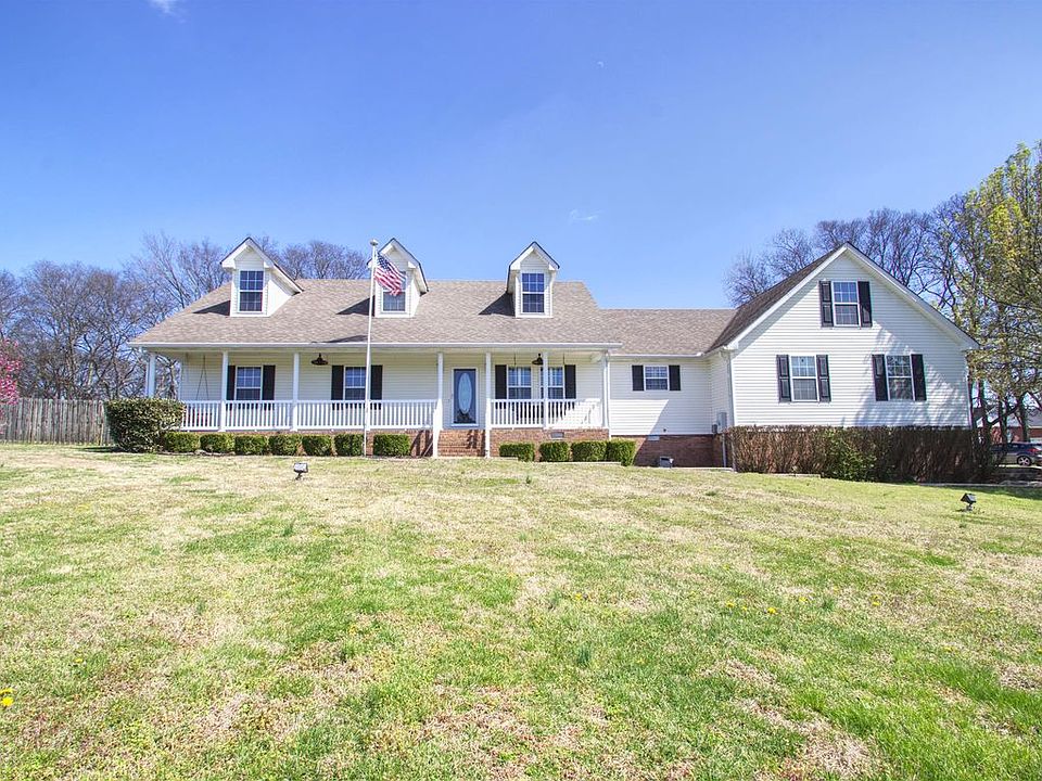 1st image of 615 Newton Ln
