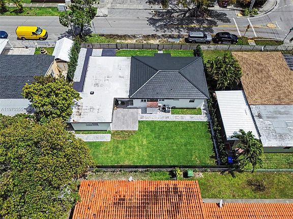 3rd image of 1530 SW 24th Ave