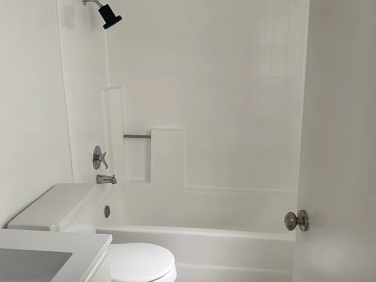 930 Venice Blvd #209 — Photo 16