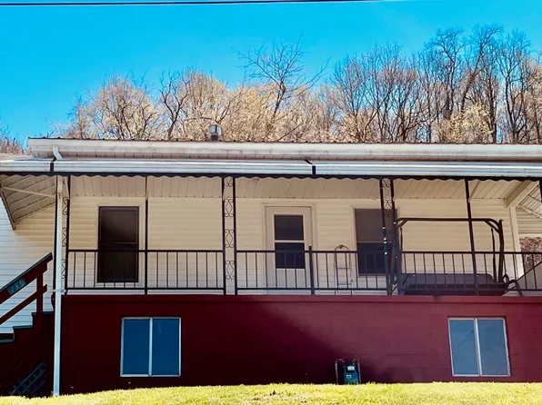 139 High St, Idamay, WV 26576