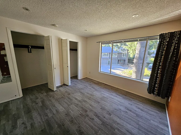 6832 NE Claremont Ave — Photo 8