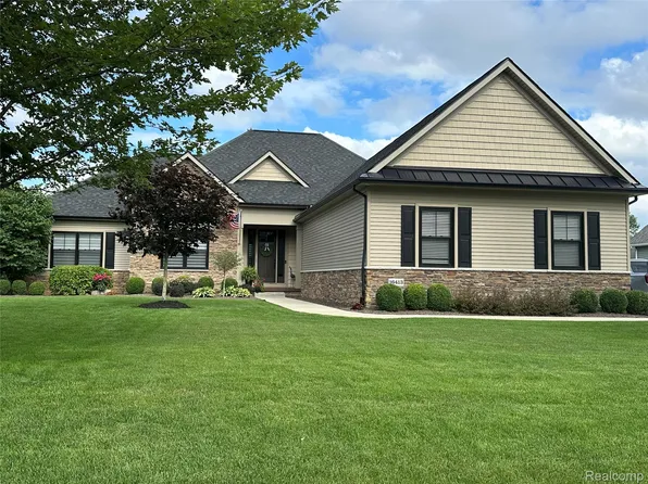 16413 Carrie Ln, Fenton, MI 48430
