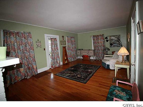 2nd image of 211 Parkway Dr