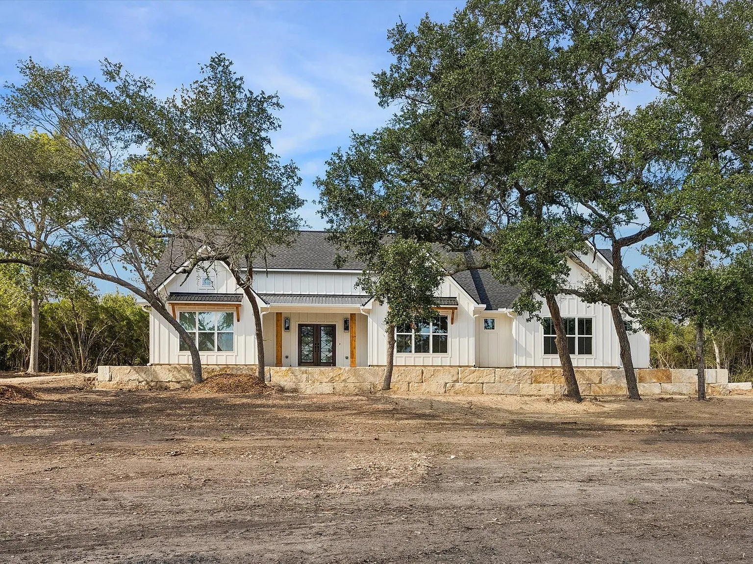 3 bed, 2.5 bath, 2414 sqft, $4,500 — Photo 1