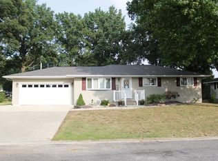 1513 Paradise Dr, Highland, IL 62249