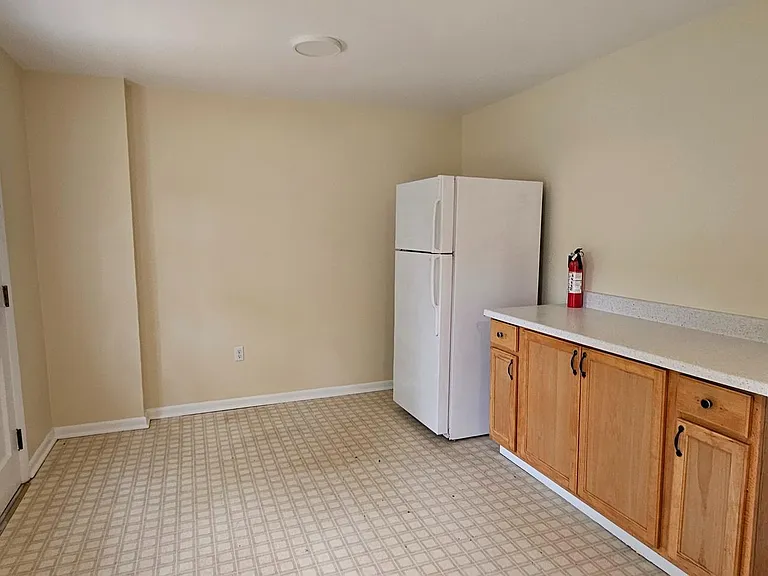 222 E Whitlock Ave — Photo 6