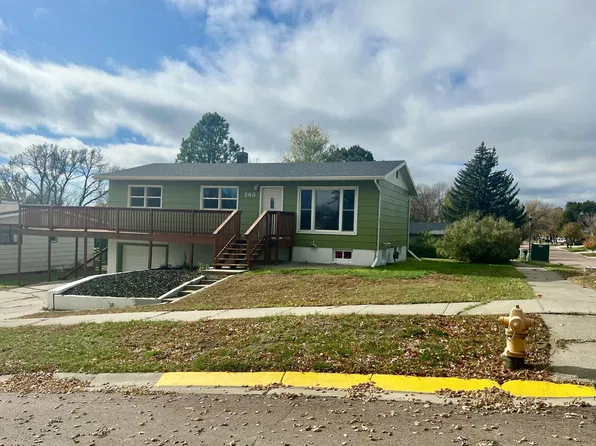 203 S Lincoln Ave, Pierre, SD 57501
