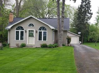 37626 Valley Rd, Oconomowoc, WI 53066