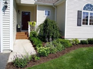 34 Fagan St, Uxbridge, MA 01569