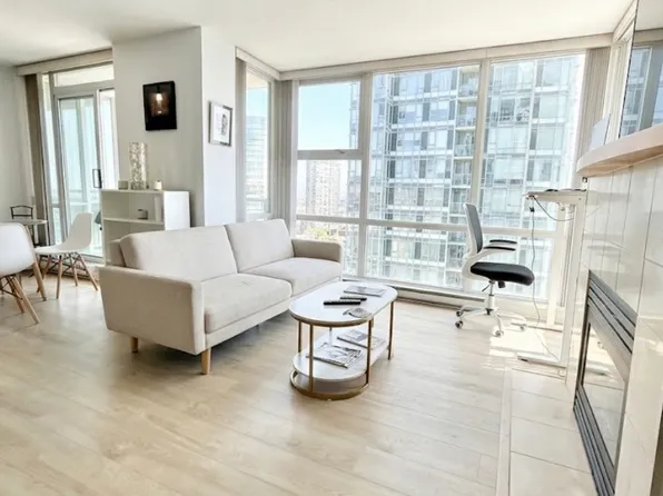1077 Marinaside Cres #1078, Vancouver, BC V6Z 2Z5