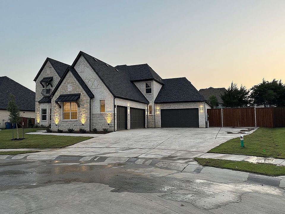 2nd image of 2113 Grover Ln