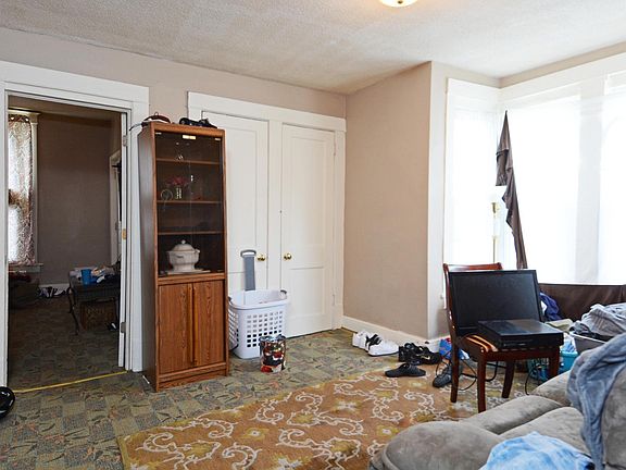 3rd image of 331 Lawson Ave W