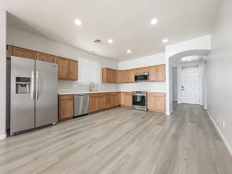 1036 S 177th Dr — Photo 6
