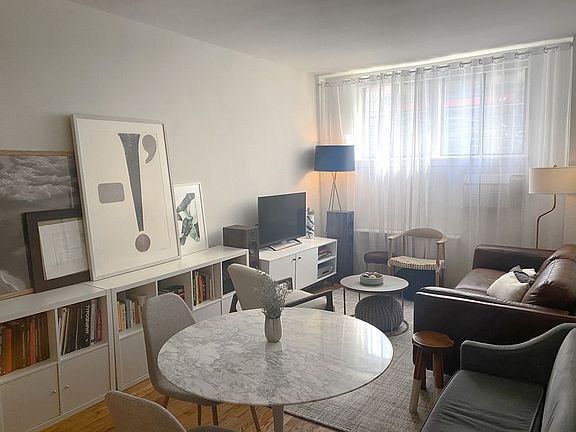 3rd image of 100 Sullivan St APT 1H