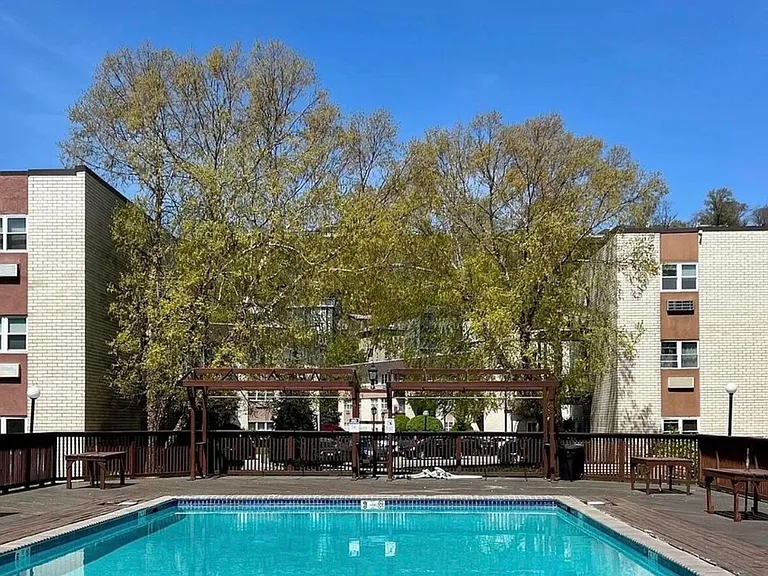 1111 River Rd #H20 — Photo 10