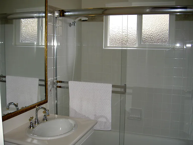 2226 Riordan Dr — Photo 2