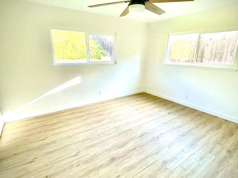 18591 Oriente Dr — Photo 22